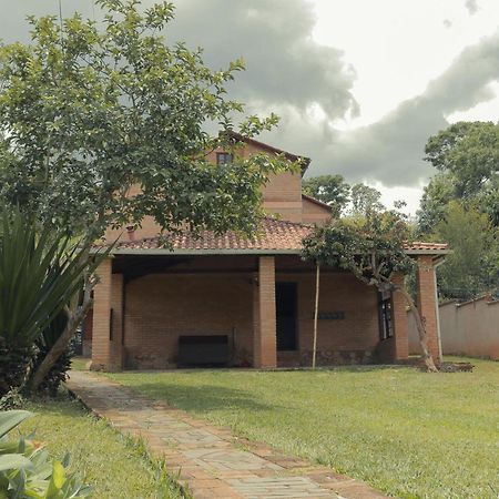 Em Tiradentes, Minas Gerais, Casa Tipica E Espacosa Em Terreno Arborizado Exterior photo