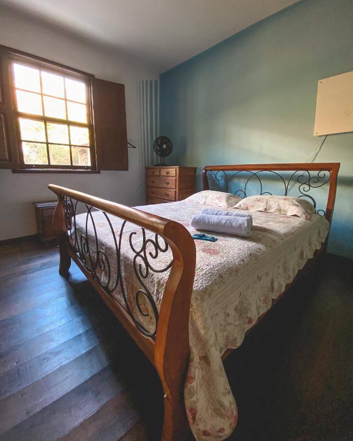 Em Tiradentes, Minas Gerais, Casa Tipica E Espacosa Em Terreno Arborizado Exterior photo